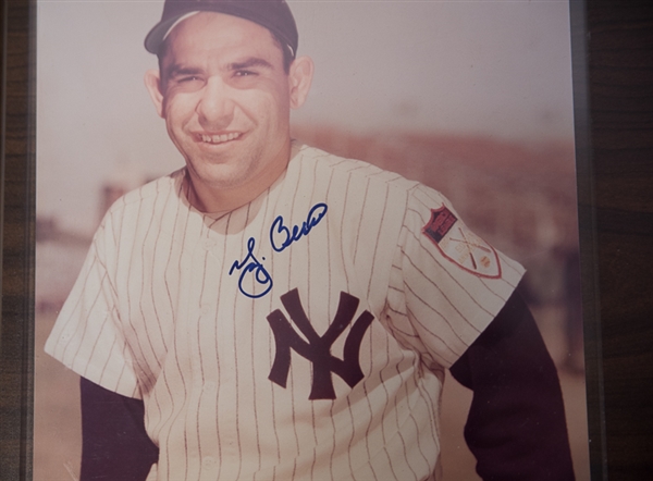 Yogi Berra Signed Photo Plaque w/ 1964 Topps Card