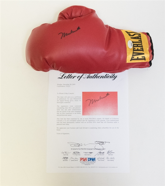 Muhammad Ali Signed Everlast Boxing Glove - PSA/DNA