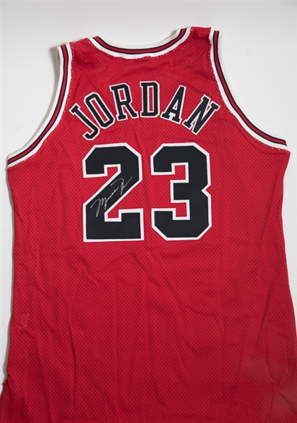 Michael Jordan Signed Bulls Jersey - Upper Deck COA