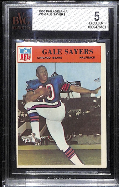 1966 Philadelphia #38 Gale Sayers Rookie Card - BVG 5