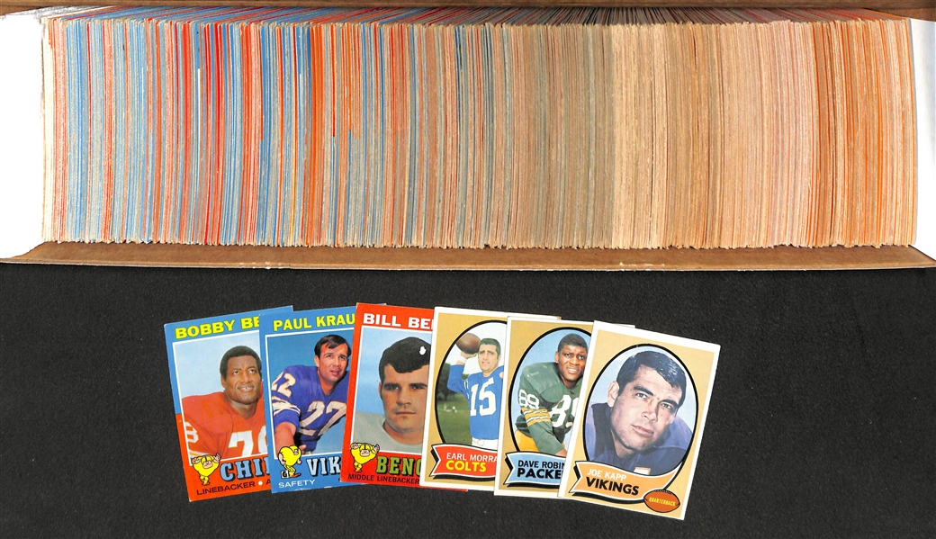 600 Assorted 1970-1972 Topps Football Cards w. Minor Stars