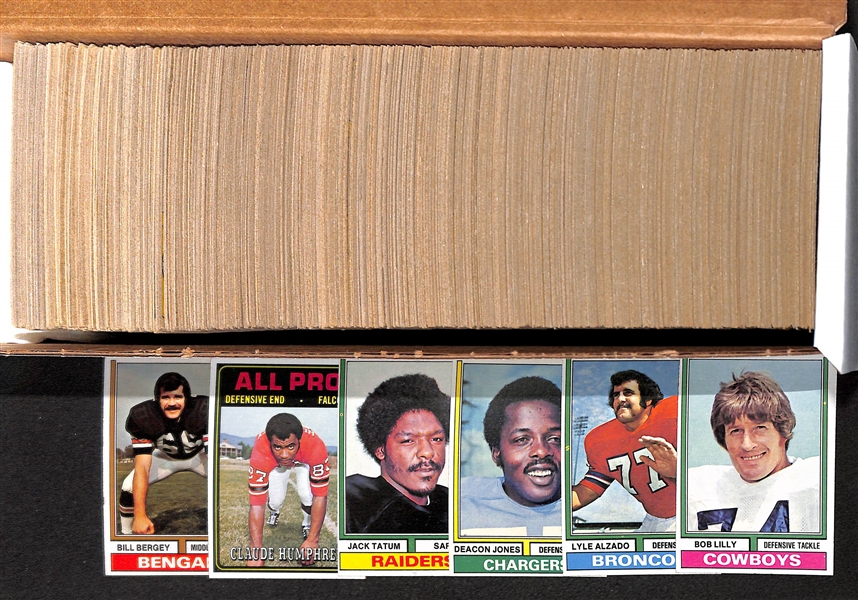 500 Assorted 1974 Topps Football Cards w. Minor Stars