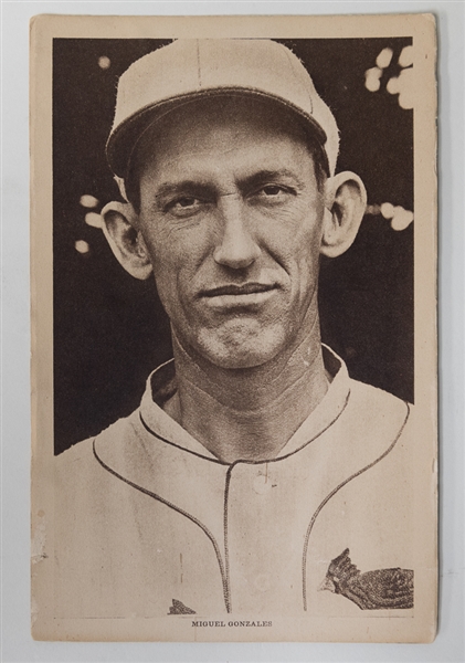 Vintage Baseball Lot w/ 1933 Babe Ruth Wheaties Advertisement, Hank Greenberg and Hank Aaron Wire Photos, and 1931 Metropolitan Studio 6x9 Photo Board w/ Stand 
