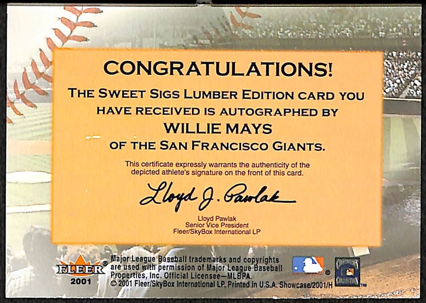 2001 Fleer Showcase Sweet Sigs Lumber Edition Willie Mays Auto Card