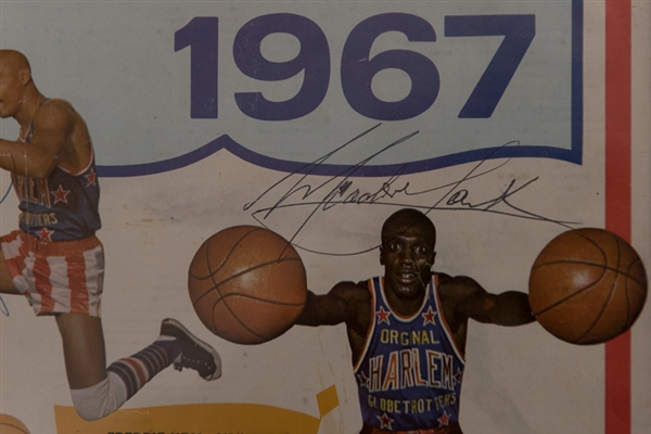 Basketball Autograph Lot w. 1967 Harlem Globetrotters