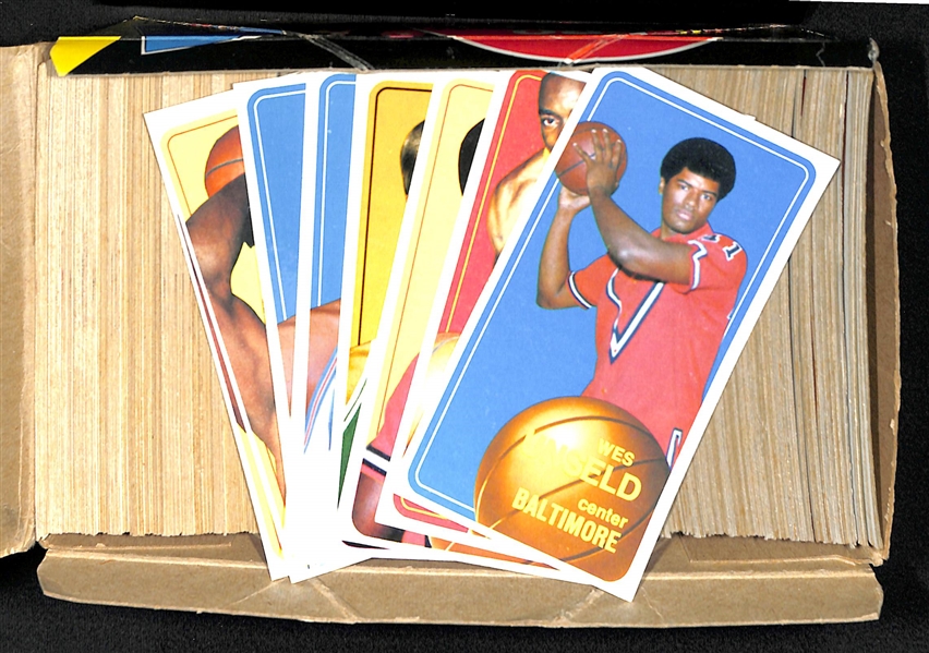Lot of 400+ Assorted 1970-71 Topps Basketball Cards w. Original Wax Box (Empty)