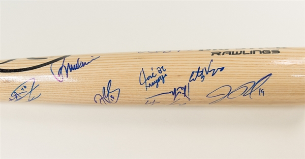2016 Phillies Team Signed Bat w. Howard & Herrera