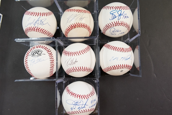 Lot Of 7 Phillies Signed Baseballs w. Darren Daulton