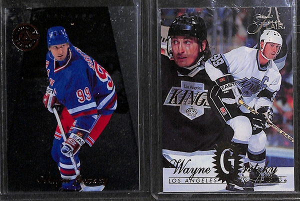 Lot Of 19 Wayne Gretzky Cards w. UD Canvas Parallel