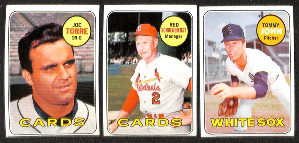 Lot of 1500+ Assorted 1969 Topps Baseball Cards w. Phil Niekro, Jim Bunning, Etc.