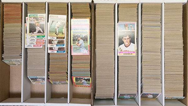 Lot of 2500+ Assorted 1974-1976 Topps Baseball Cards w. 1974 Reggie Jackson & 1976 Nolan Ryan