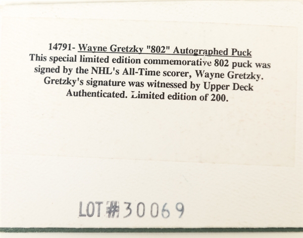 Wayne Gretzky Signed Limited Edition Hockey Puck #186/200 - UD Authenticated