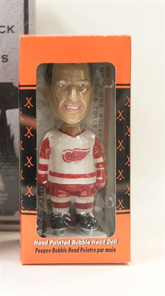 Lot of (9) Baseball Bobble Heads, Figures, & Stein (Inc. Babe Ruth & Derek Jeter) and a Reggie Jackson Signed Baseball Card (UDA)