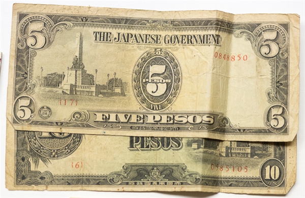Philippines Lot - 2 Silver Coins and Japanese Occupation Notes
