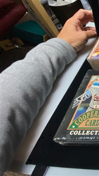Lot w. Autographs (inc. Marvn Harrison), Cards (Bo Jackson Rookie, Billy Ripken F-face card, Nolan Ryan Set), Ruth & DiMaggio Photo Cards s. 1970s/80s, Michael Jordan Cards, Numbered Baseball...