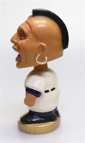 1960s Atlanta Braves Gold Circle Base Braves Mascot Head Chief Nok-A-Homa Bobble Head