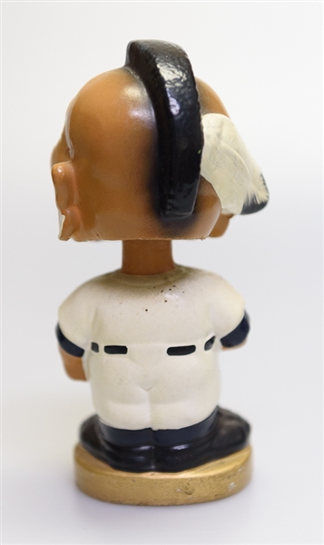 1960s Atlanta Braves Gold Circle Base Braves Mascot Head Chief Nok-A-Homa Bobble Head
