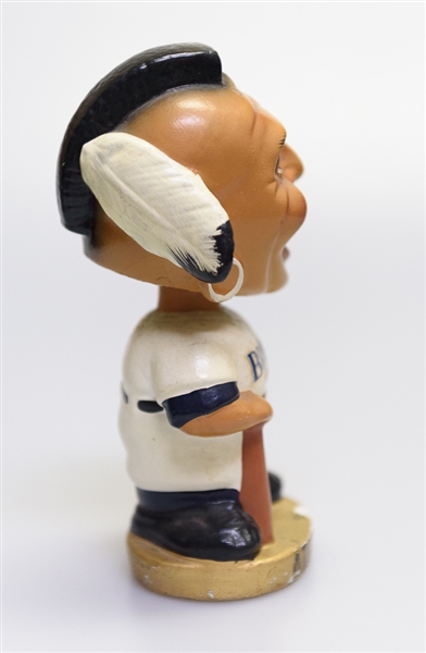 1960s Atlanta Braves Gold Circle Base Braves Mascot Head Chief Nok-A-Homa Bobble Head