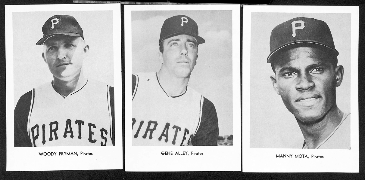 1967 Pittsburgh Pirates Team Photo Pack w/ Clemente, Stargell, Wills, Mazeroski, +