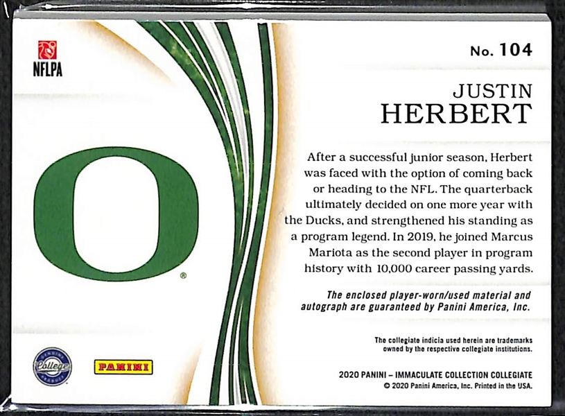 2020 Panini Immaculate Collegiate Football Justin Herbert Rookie Patch Autograph (#11/25)
