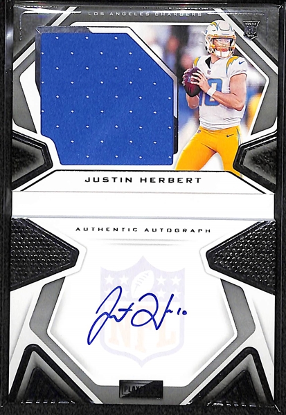 2020 Panini Playbook Justin Herbert Autographed Rookie Jersey Booklet Card #131/149