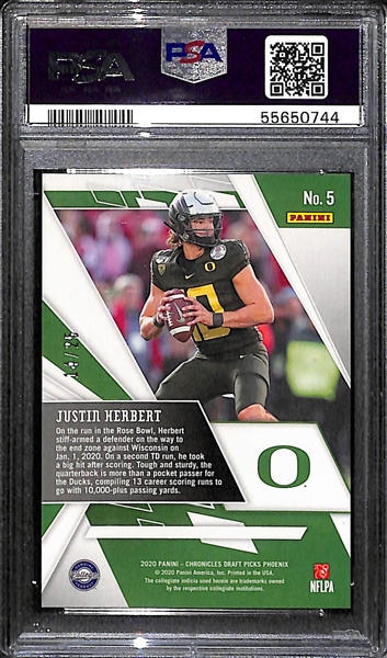 2020 Panini Chronicles Draft Phoenix Justin Herbert Rookie Mojo Prizm #ed 14/25 Graded PSA 10