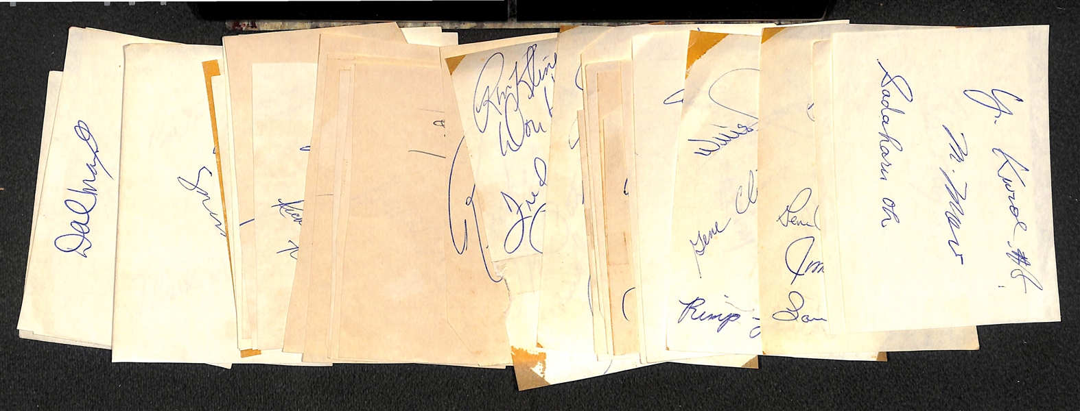 Lot of 32 Autograph Album Cuts w. Over 65 Signatures inc. Sadaharu Oh, Bench, Stargell, Mareroski, Luke Appling,+ (JSA Auction Letter)