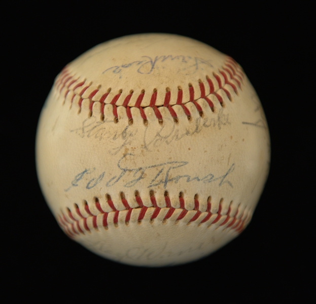 Official NL W. Giles Baseball Signed By Pie Traynor, C. Gehringer, L. Waner, Stengel, S. Rice, M. Carey, Ruffing, Grove, Schalk, Roush, L. Appling, Covaleski, B. Terry (JSA LOA) 