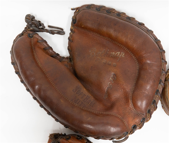 Lot of (5) Vintage Leather Baseball Gloves w. 1 Catcher's Mask