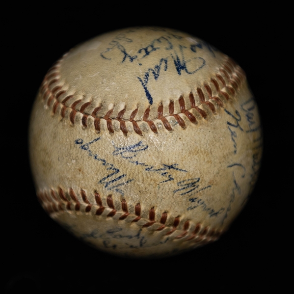 1943 New York Giants Team-Signed Baseball - 14 Signatures w. HOFers Carl Hubbell & Ernie Lombardi - Full PSA/DNA Letter 