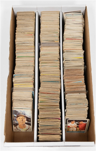 Lot of (1200+) Assorted 1957-1963 Topps Baseball Cards